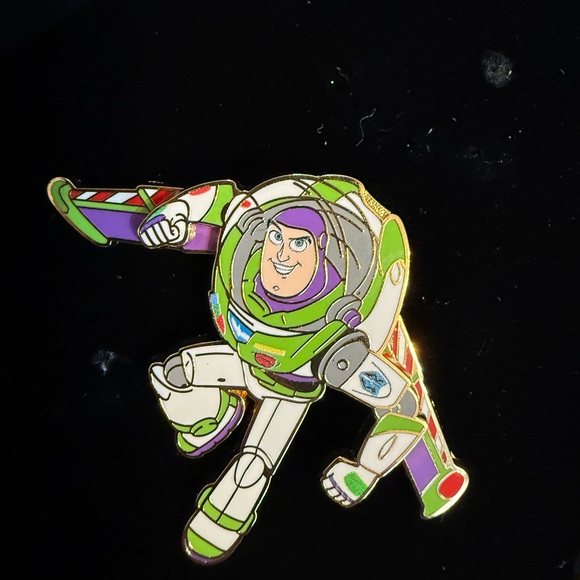 Buzz Lightyear Pin - Picture 2 of 3
